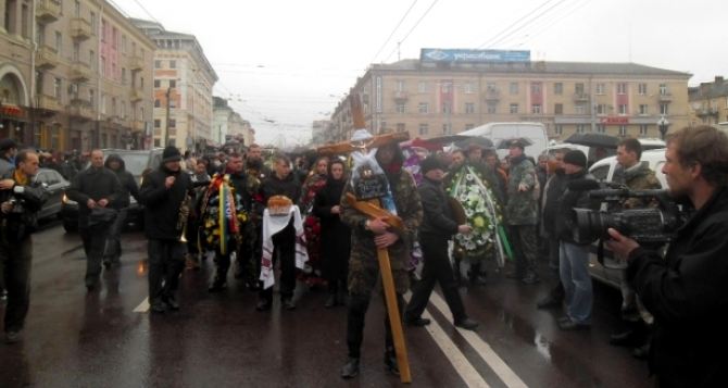 Как прошли похороны активиста «Правого сектора» Музычко (Саши Белого) (фото)
