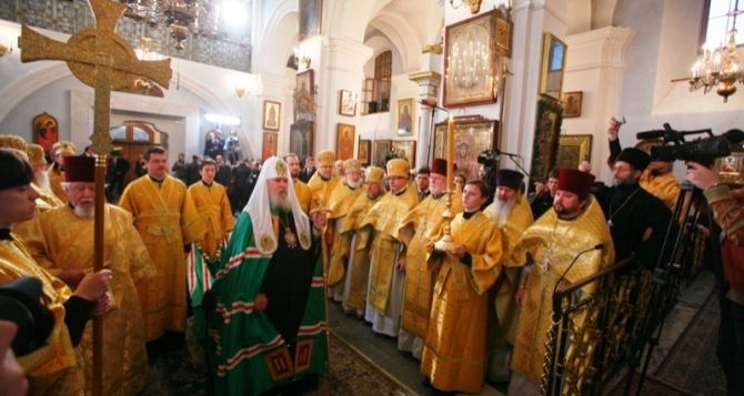 В Луганских храмах молятся о мире на пограничной территории