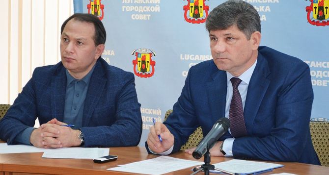 Мэр Луганска активно готовится к субботнику