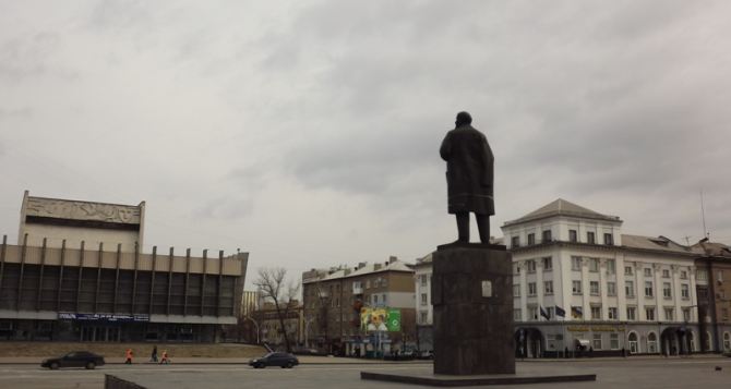 Стало известно, куда делся памятник Ленину в Луганске (видео)