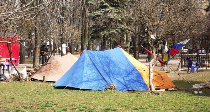 Палатки «Луганской гвардии» собираются снести? (фото)