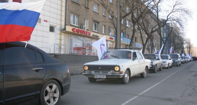В Луганске состоялся автопробег в поддержку референдума о федерализации Украины (фото, видео)