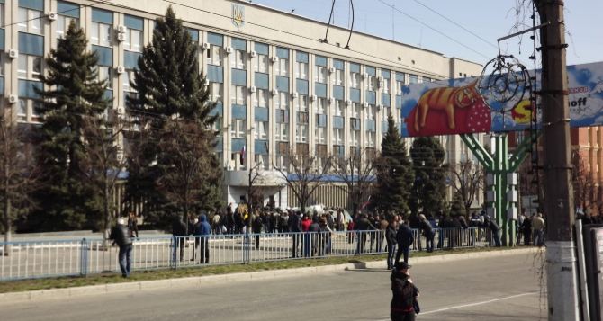 Прокуратура занялась расследованием по факту захвата здания СБУ в Луганске