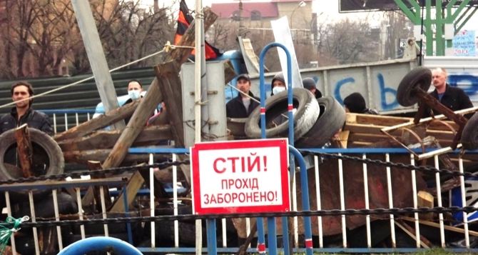 Захват СБУ в Луганске: ночные события на баррикадах (фото)