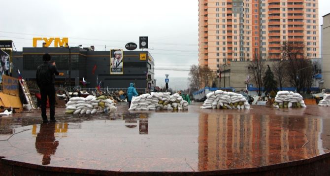 Захват СБУ в Луганске: баррикады растут с каждым днем (фото)