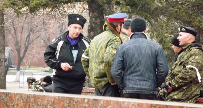 В Луганской облгосадминистрации находятся «вооруженные каратели». — Участник протестов возле СБУ (аудио)