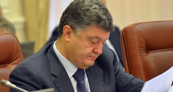 Во время визита в Луганск, Порошенко пожаловался на проблемы в «Рошен»