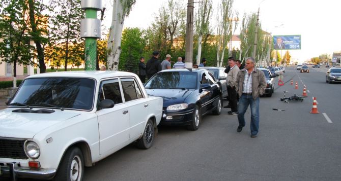 В центре Луганска произошло ДТП с участием 4 машин (фото)