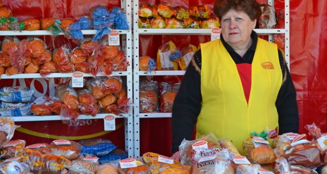 В Луганске на ярмарке продавали товары по ценам ниже рыночных (фото)