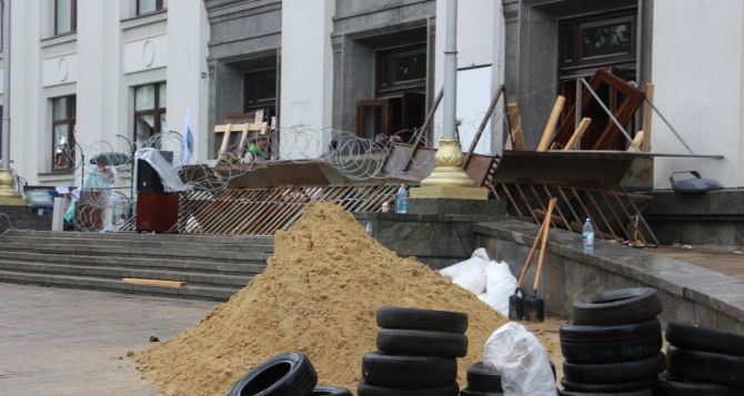 Захват Луганской ОГА: что происходит возле здания? (фото)