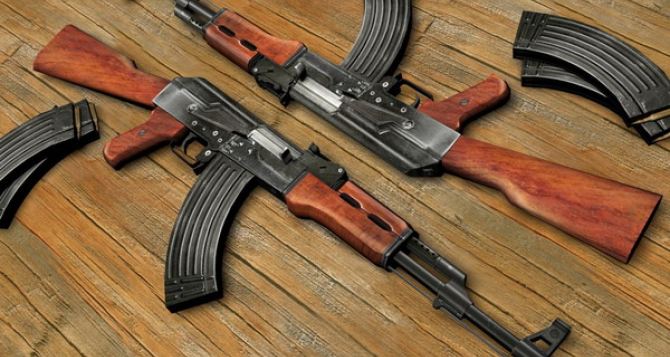 Трое граждан из захваченного здания СБУ в Луганске добровольно сдали оружие