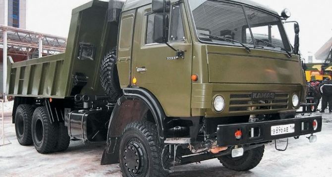 В Свердловске вооруженные боевики захватили КамАЗ и ЗИЛ