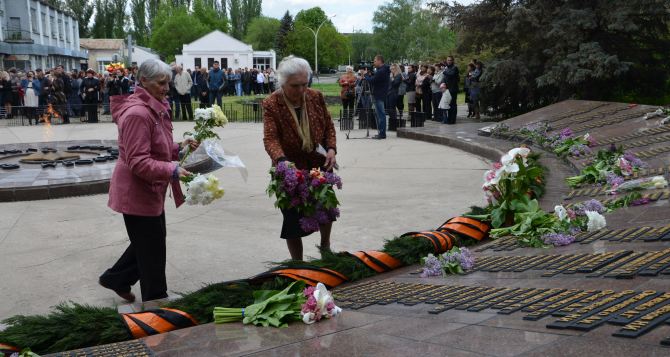 На «Лугансктепловозе» поздравили ветеранов (фото)
