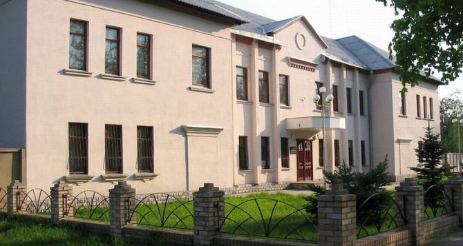 В Северодонецке заблокировали здание прокуратуры