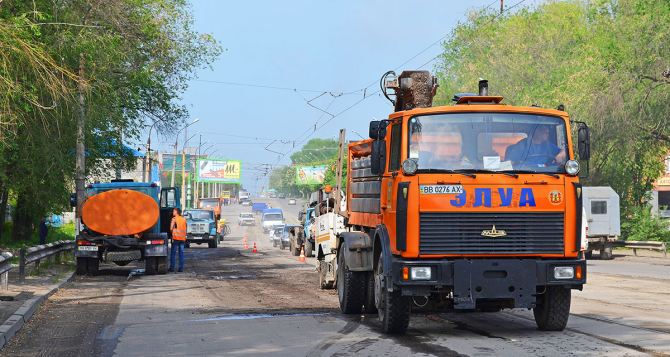 В Луганске ремонтируют дороги по ул. Херсонская и Челюскинцев (фото)