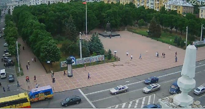 В Луганске слышны взрывы, а возле облгосадминистрации много машин скорой помощи. — Очевидцы (фото)