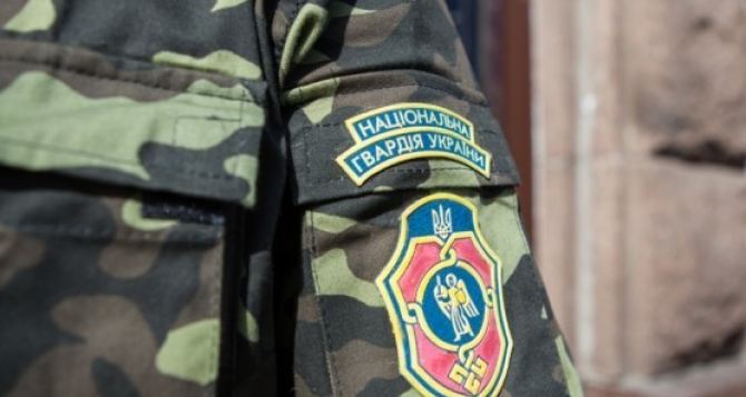 Воинскую часть в Луганске штурмуют 300 вооруженных людей. — Нацгвардия
