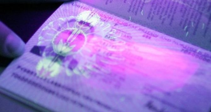 С нового года украинцам начнут выдавать биометрические паспорта