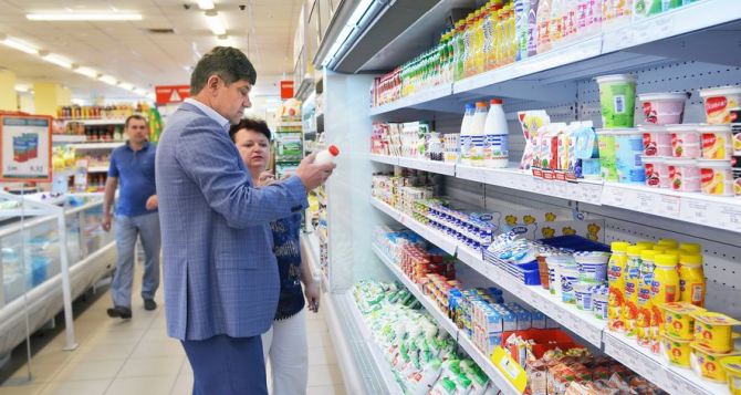 В магазинах Луганска дефицита продуктов нет