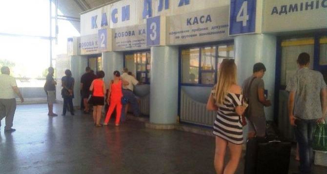 Что происходит на железнодорожном вокзале в Луганске? (фото)