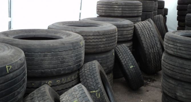 В Луганске вооруженные люди похитили из гаража облпрокуратуры шины
