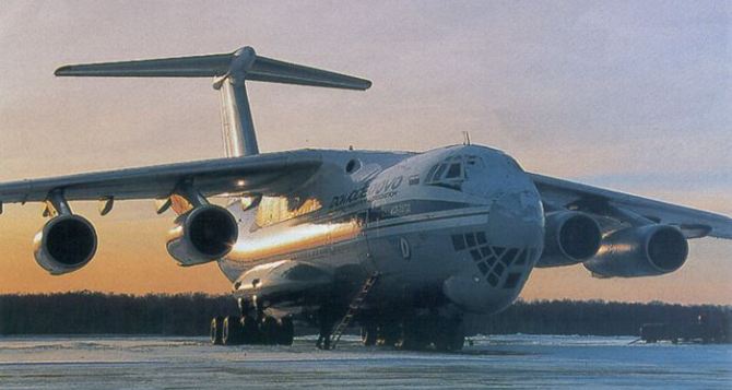 Над Луганским аэропортом сбили самолет ИЛ-76 с военнослужащими