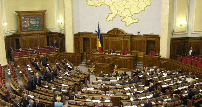 Нардепы провалили голосование о военном положении в Донецкой и Луганской областях