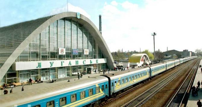 Поезд «Луганск-Киев» пришел с опозданием из-за поврежденного железнодорожного полотна
