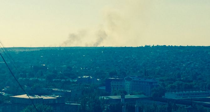 Под Луганском дым, а в городе слышны взрывы (фото)