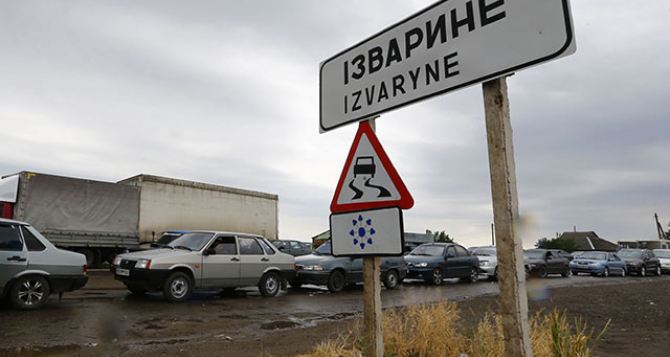 В Луганской области недалеко от границы идет ожесточенный бой