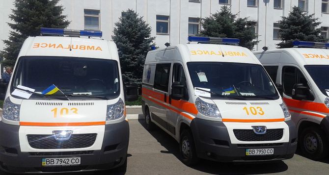 В зону АТО на Луганщине отправили 15 новых автомобилей скорой помощи (фото)