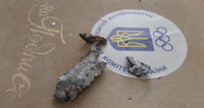 От артобстрела пострадал «Олимпийский дом» в Луганске (фото)