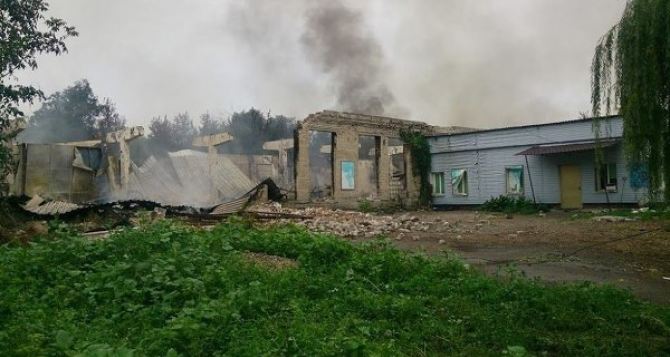 В Луганске под артобстрел попали 20 объектов (список)