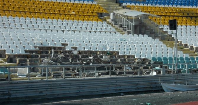 Последствия обстрела: луганский стадион «Авангард» (фото)