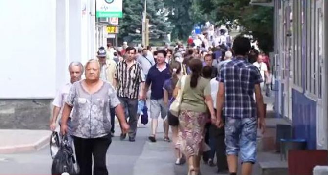 Ситуация в Луганске: сигареты по 20 грн. и водка по 60 (видео)