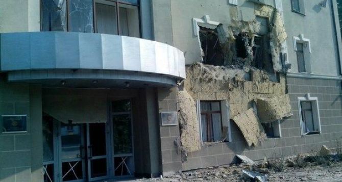 Здание «Луганского энергетического объединения» попало под обстрел (фото)