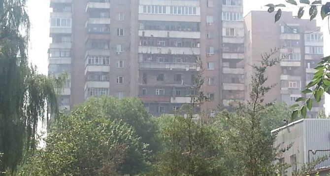 В Луганске под обстрел попала многоэтажка в квартале Якира (фото)