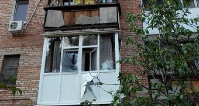 В Луганске попал под обстрел кв. Левченко (фото)