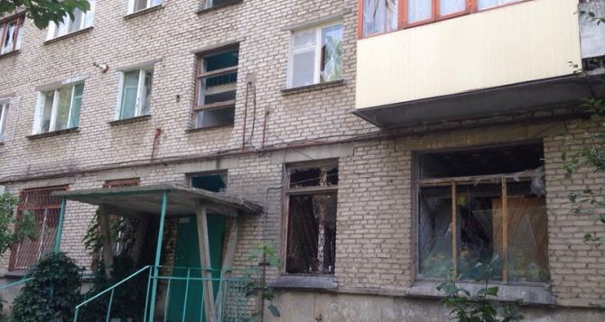 Последствия артобстрела в Луганске: ВВАУШ (фото)