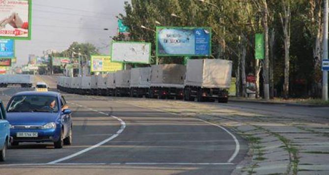 Российский гуманитарный конвой прибыл в Луганск. — Местные жители