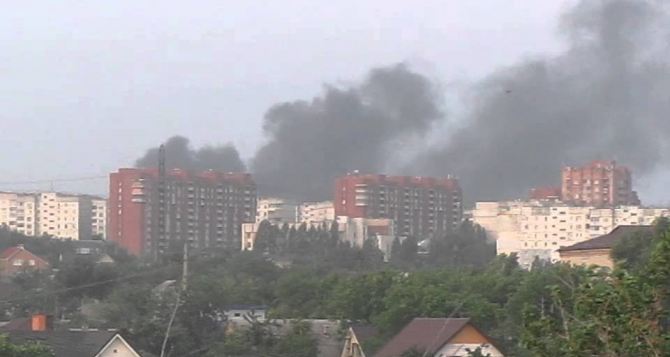 Восточные кварталы — снаряды летают над головой. — Сводка по Луганску за 22 августа