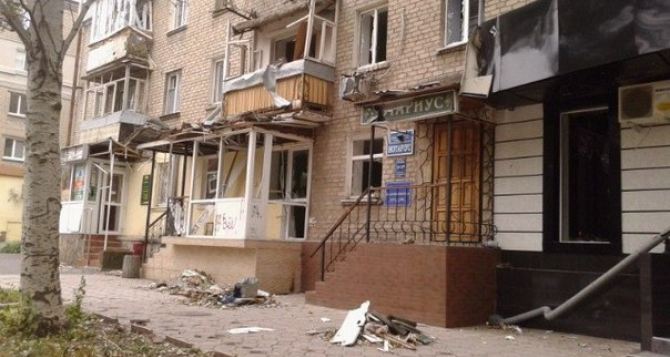 Центр Луганска в очередной раз попал под артобстрел (фото)