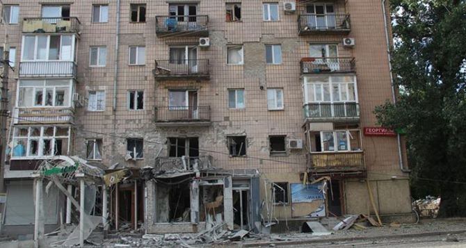 Новые разрушения в Луганске: жилой дом на Советской (фото)
