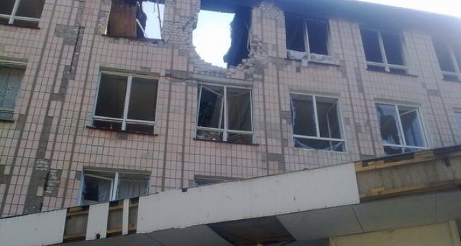 Школы Луганска после обстрелов (фото)
