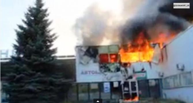 В Луганске горела СТО (видео)