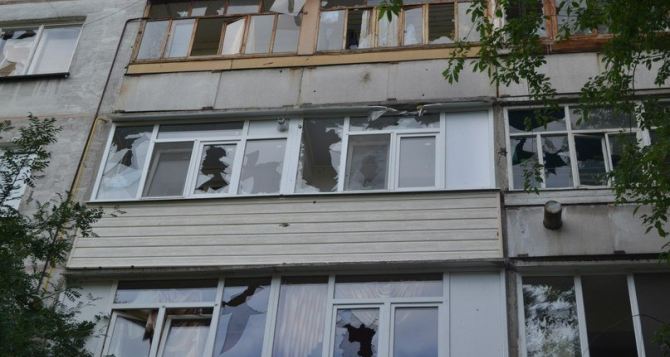 Последствия обстрела поселка Юбилейный в Луганске (видео)