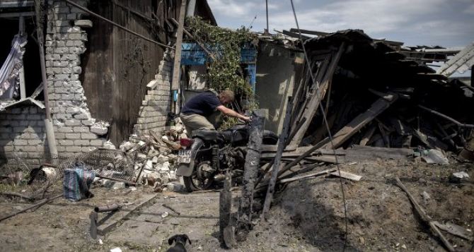 На Чапаева видели частные дома, от которых остались одни стены. — Рассказ о поездке в Луганск
