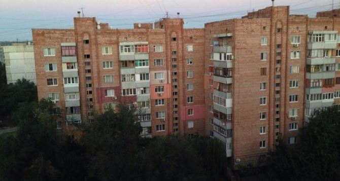 Насчет света. Его появление в городе на таком же уровне слухов, как и на «большой земле». — Рассказ о поездке в Луганск