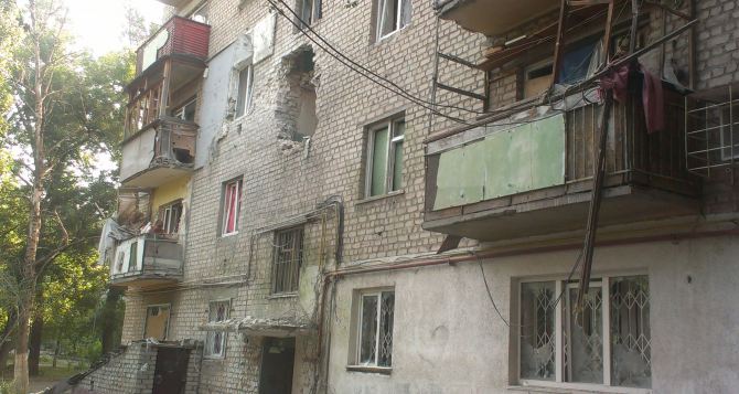 Луганчан, у которых из-за обстрелов разрушено жилье, расселят в общежития