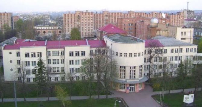 Ведущие ученые Украины остались работать в луганском вузе